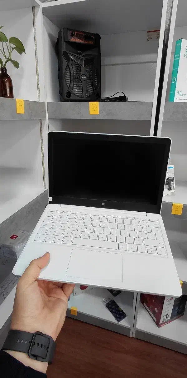 لپ تاپ Surface laptop se رنگ سفید|رایانه همراه|ساوه, |دیوار