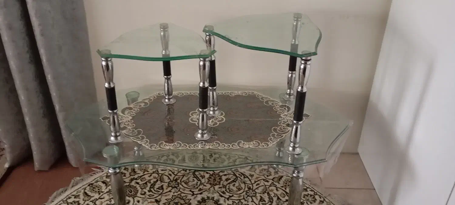 سلام دو عدد میز عسلی و یک جلو مبلی سالم و تمیز|مبلمان خانگی و میز عسلی|لواسان, |دیوار