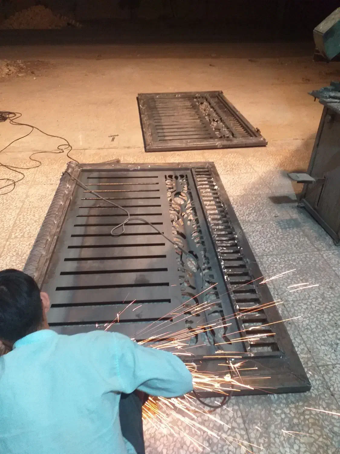 دعوت به همکاری جوشکار،ترجیحا درب و پنجره ساز|استخدام معماری، عمران و ساختمانی|قنوات, |دیوار