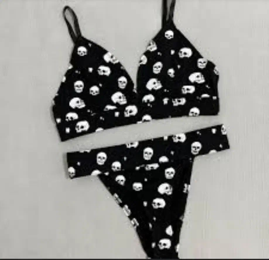 لباس زنانه|لباس|ری, دولت‌آباد|دیوار