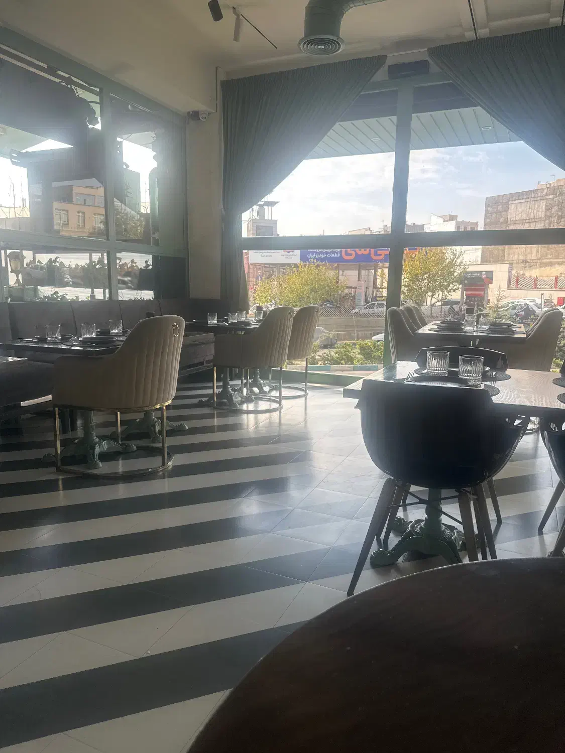 گریل کار وسالاد زن|استخدام خدمات فروشگاه و رستوران|تهران, شهرک آزمایش|دیوار