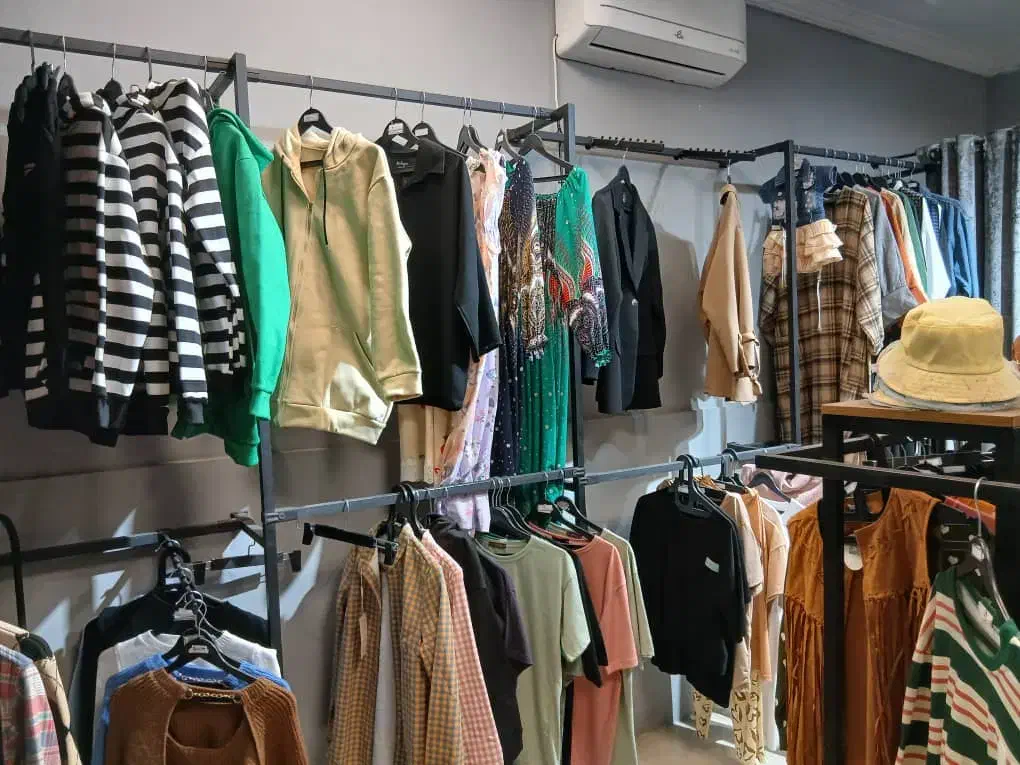 رگال وویترین لباس فروشی زنانه|فروشگاه و مغازه|گرگان, |دیوار