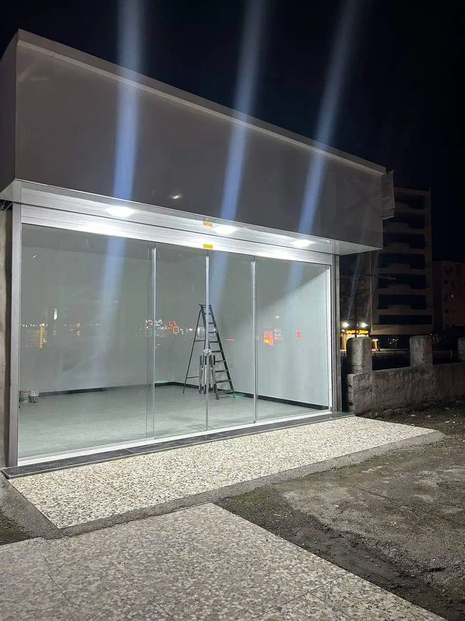 اجاره یک باب مغازه تجاری|اجارهٔ مغازه و غرفه|نور, |دیوار