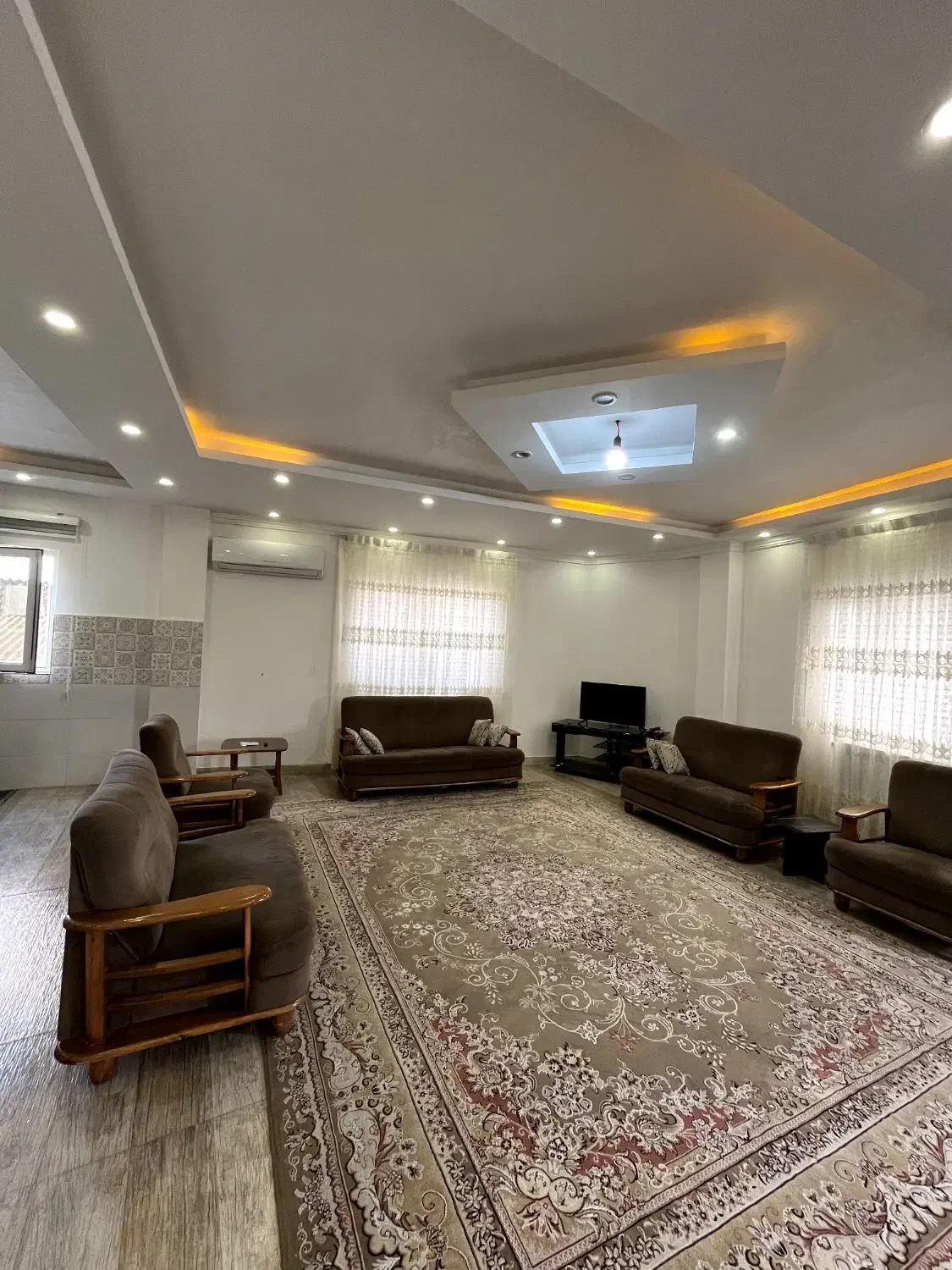 اجاره سوییت دوخواب با دو پارکینگ مرکز رشت|اجارهٔ کوتاه‌مدت آپارتمان و سوئیت|رشت, توشیبا|دیوار