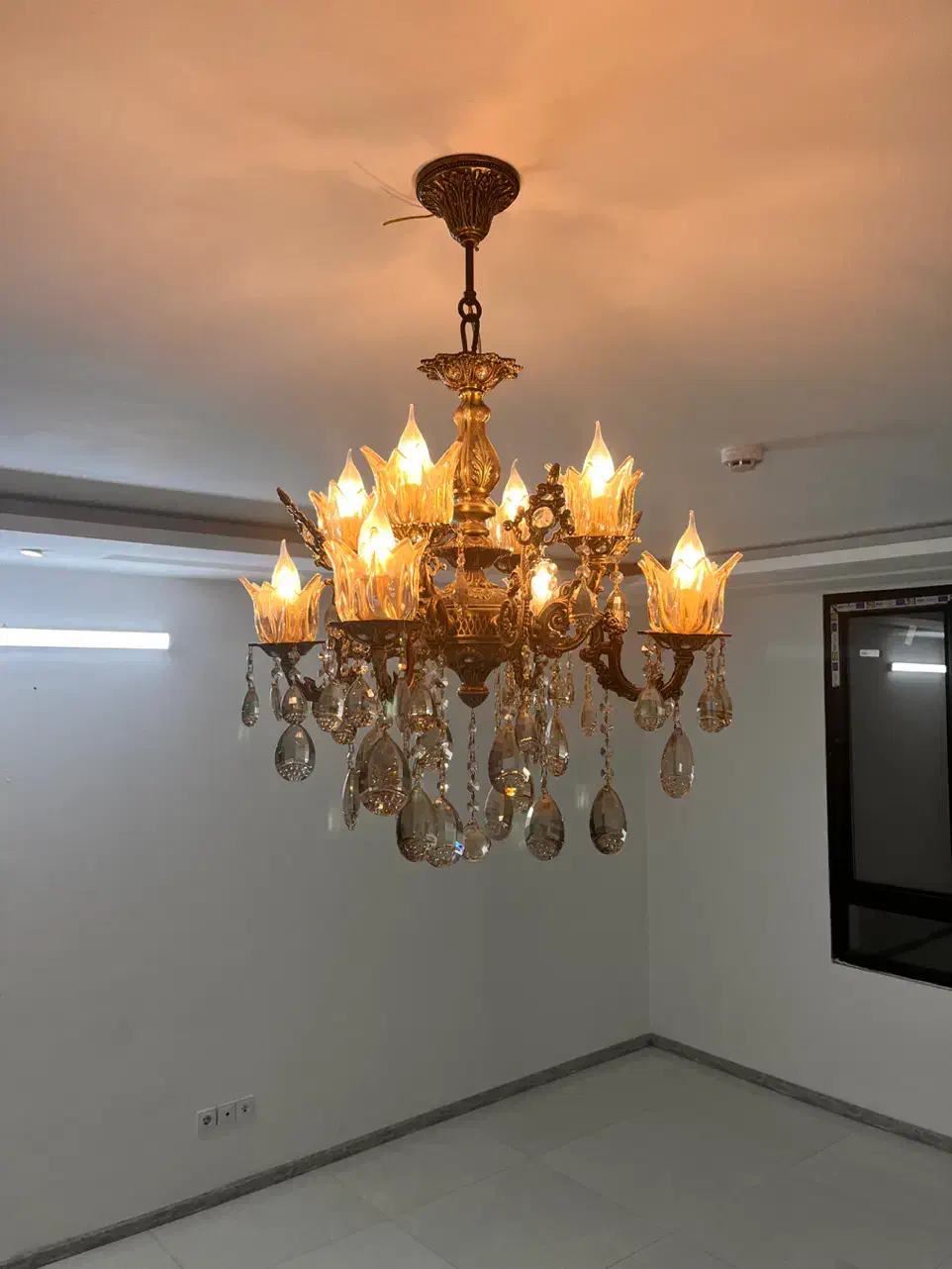 لوستر با لاله و کریستال|لوستر و چراغ آویز|مشهد, شاهد (شهرک غرب)|دیوار