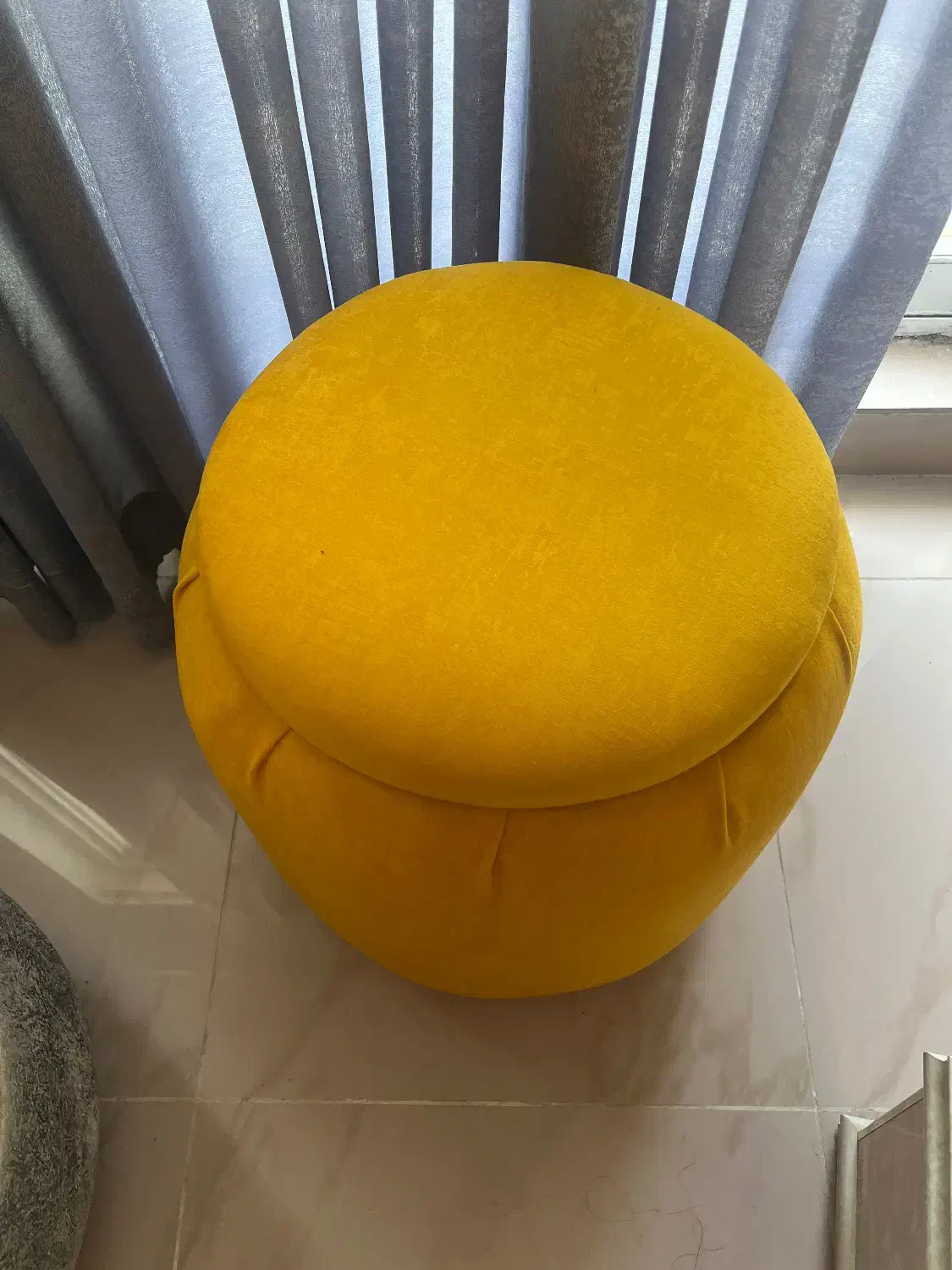 پاف نشیمن|مبلمان خانگی و میز عسلی|نور, |دیوار