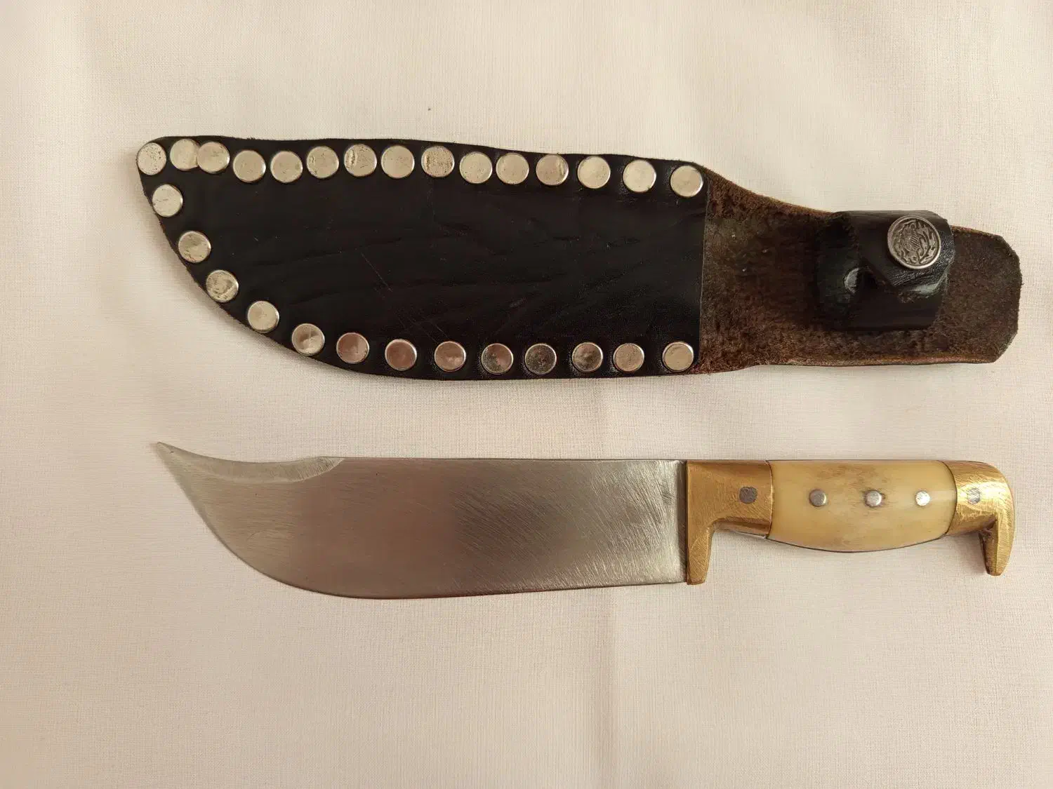 چاقو|کلکسیون اشیاء عتیقه|گنبد کاووس, |دیوار