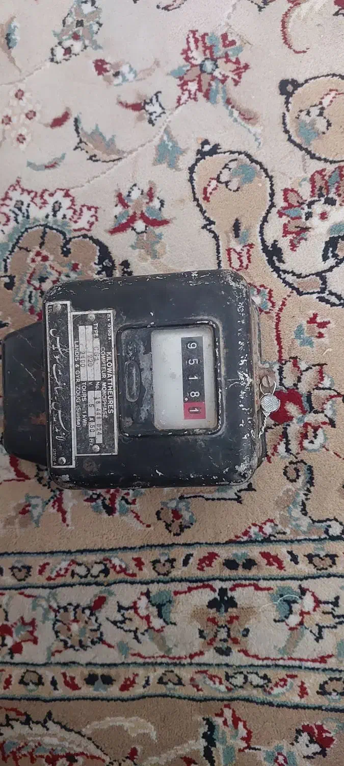 کنتور برق قدیمی سویسی پلمپ سالم|کلکسیون اشیاء عتیقه|قم, منبع آب|دیوار