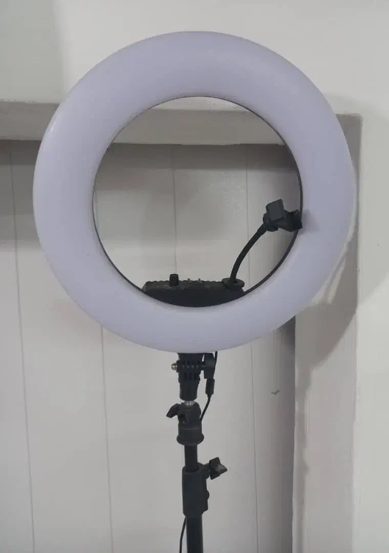 رینگ لایت|دوربین عکاسی و فیلم‌برداری|نور, |دیوار