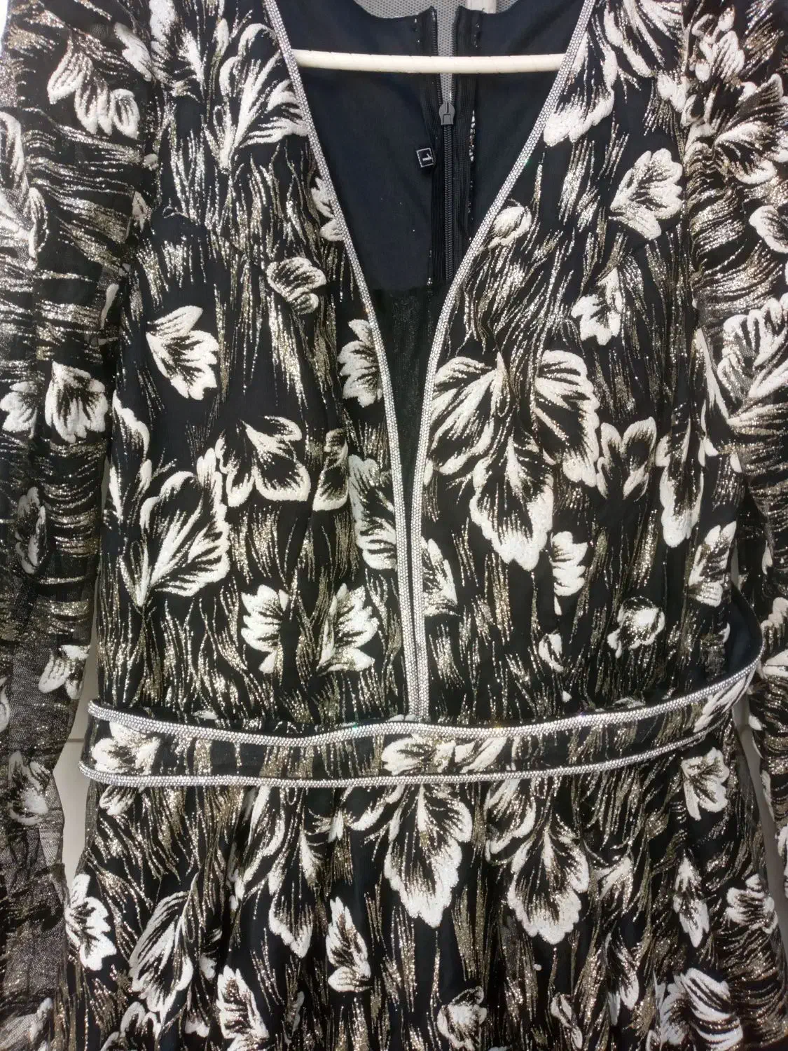 لباس مجلسی|لباس|کارون, |دیوار