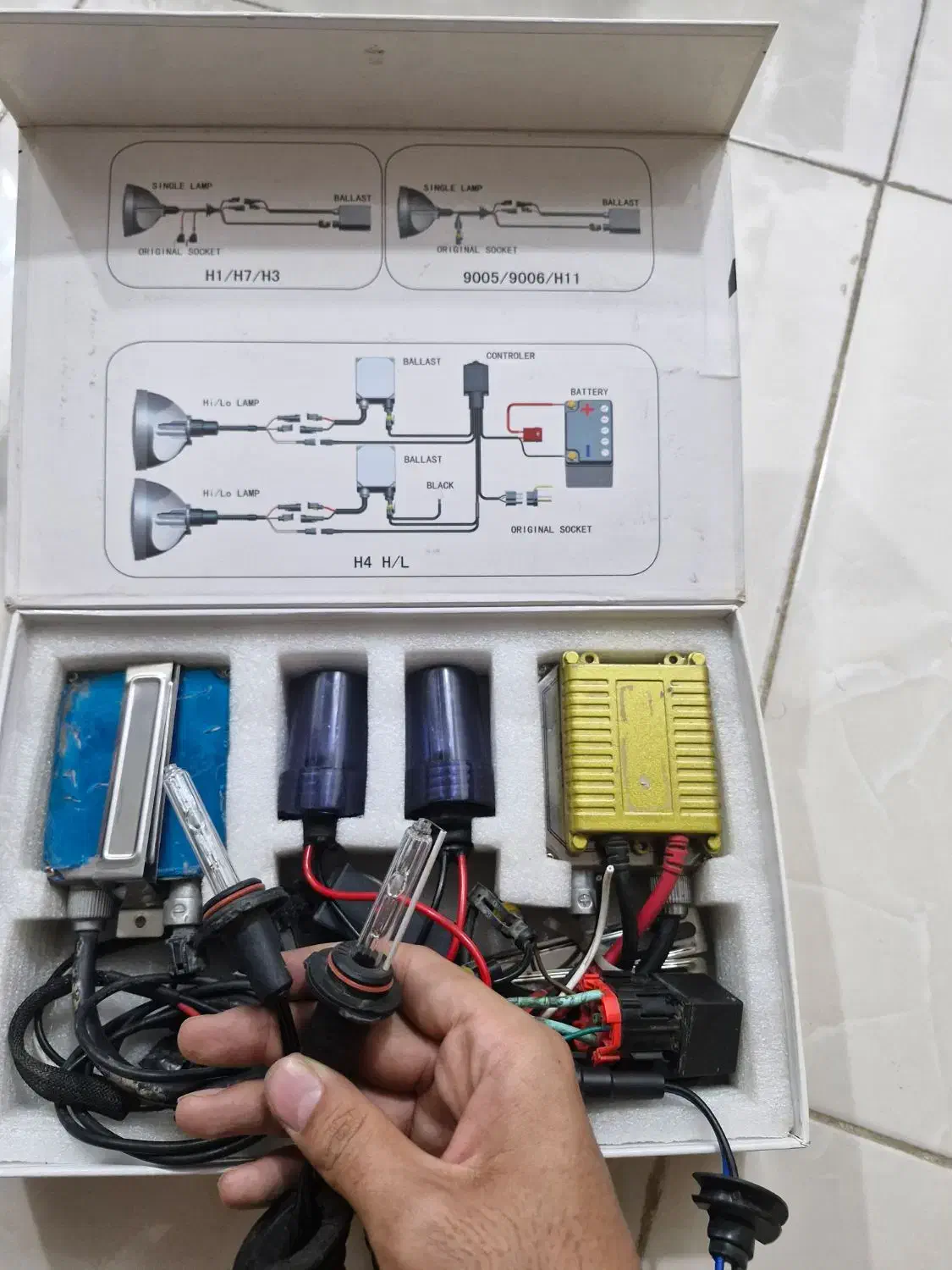 لامپ زنون سفید،مانیتور پشت صندلی|قطعات یدکی و لوازم جانبی|کاشان, عربها|دیوار
