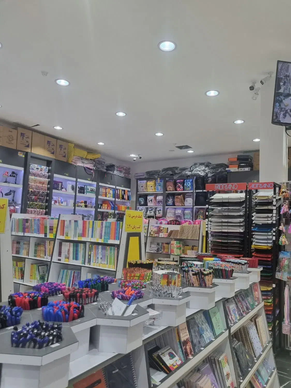 فروشنده خانم جهت کار در لوازم تحریر|استخدام خدمات فروشگاه و رستوران|صدرا-فارس, فاز ۱|دیوار