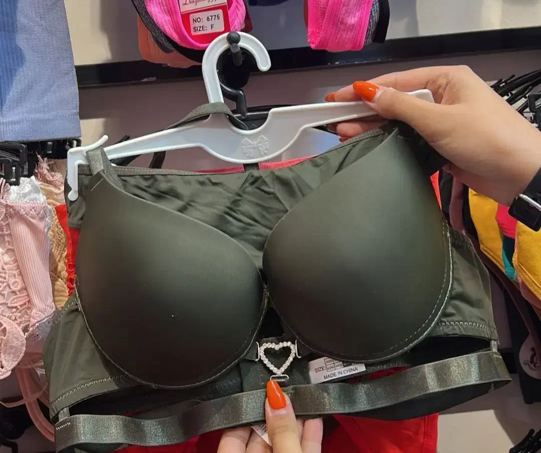 انواع ست و سوتین تک|لباس|شیروان (خراسان), |دیوار