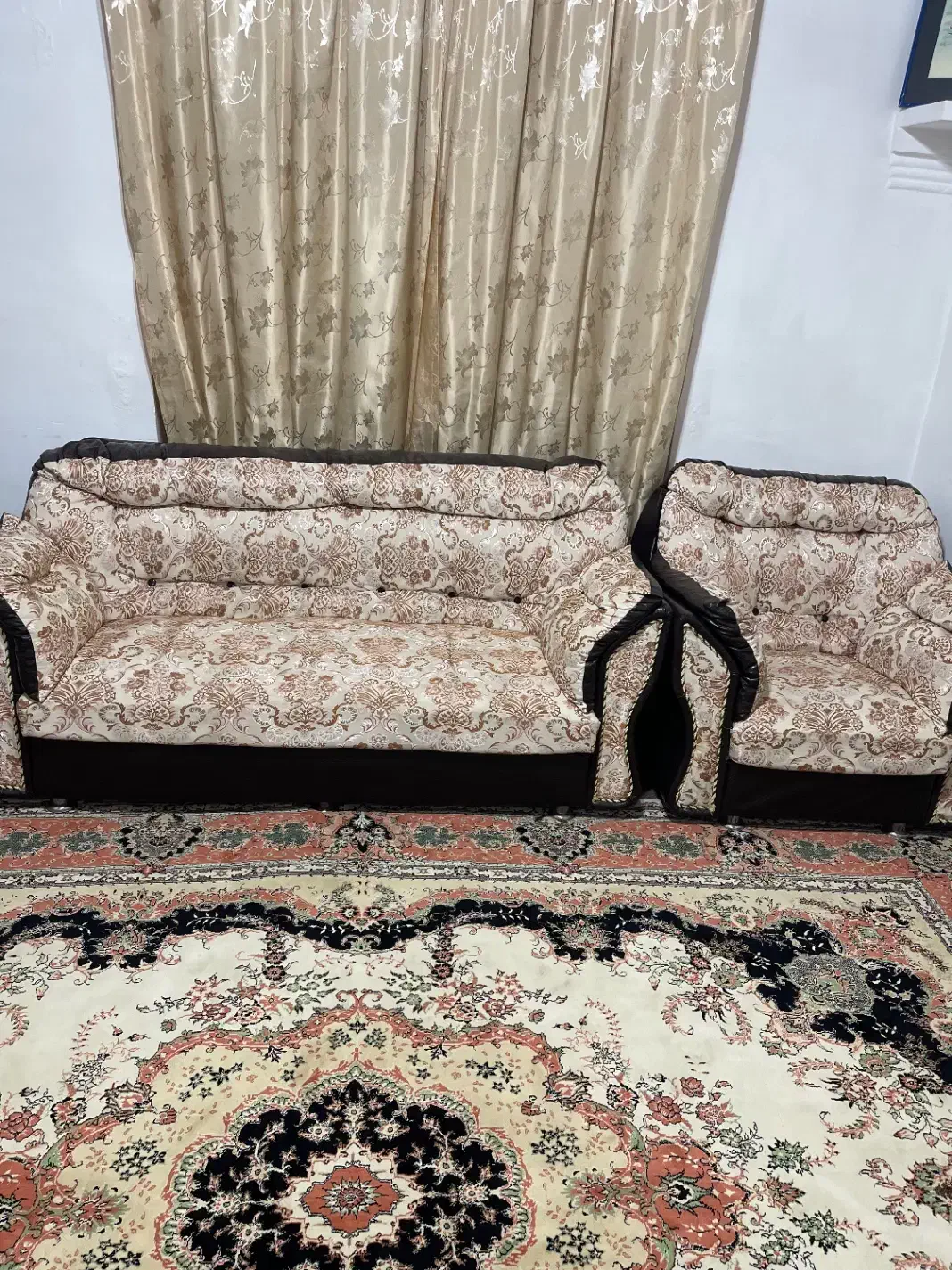 مبل  هفت نفره بسیار تمیز|مبلمان خانگی و میز عسلی|صومعه‌سرا, |دیوار