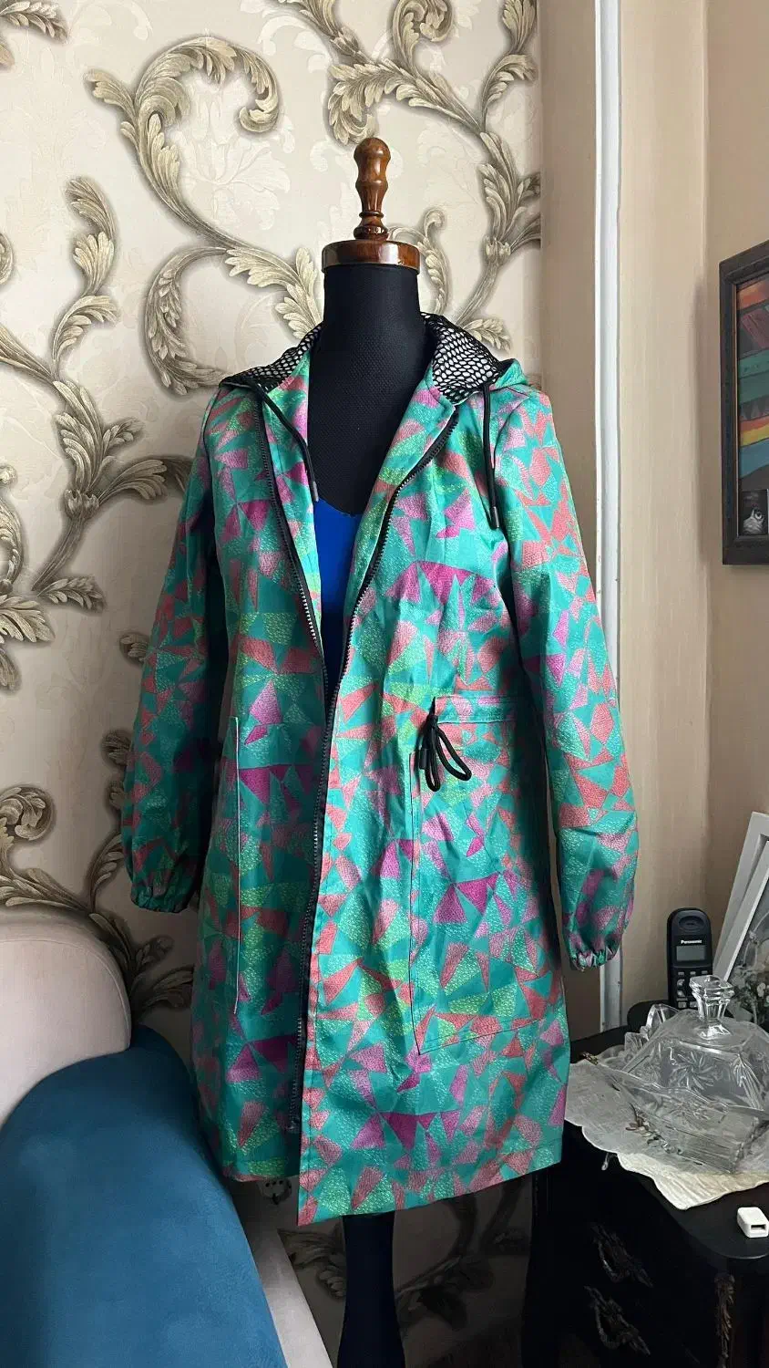 بارونی|لباس|سیاهکل, |دیوار