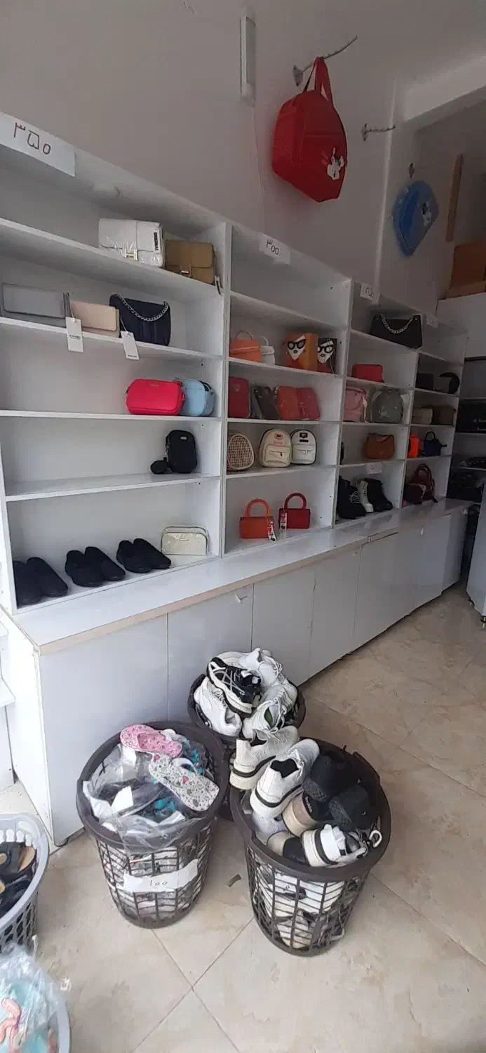 فروش ویترین مغازه در حد نو|فروشگاه و مغازه|املش, |دیوار