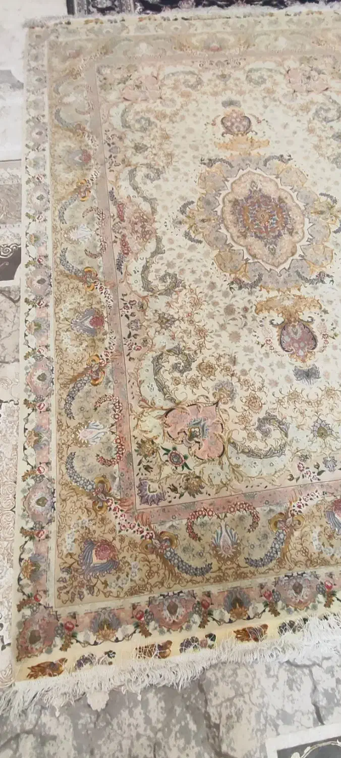 فرش دستباف ابریشم|فرش|اقلید, |دیوار