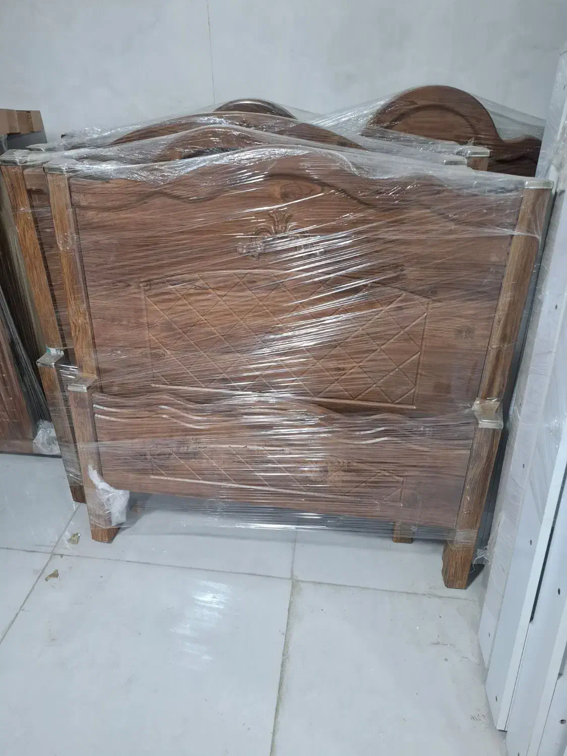 تخت یک ونیم نفره.تخت یک نفره بزرگ|تخت و سرویس خواب|خرم‌آباد, |دیوار