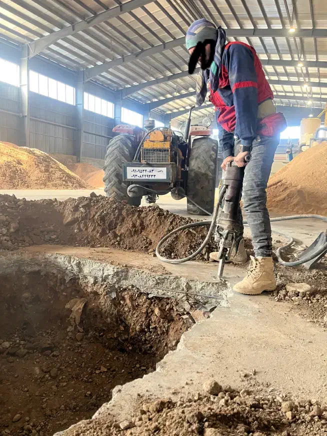 اجاره تراکتور کمپرسوردار (جهت تخریب) و بیل مکانیکی|خدمات پیشه و مهارت|نظرآباد, شهرک صنعتی سپهر|دیوار