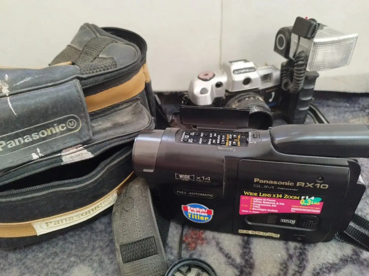 دوربین فیلمبرداری و عکاسی باکیف باتری و شارژر1تومن|دوربین عکاسی و فیلم‌برداری|شیراز, شریف‌آباد|دیوار