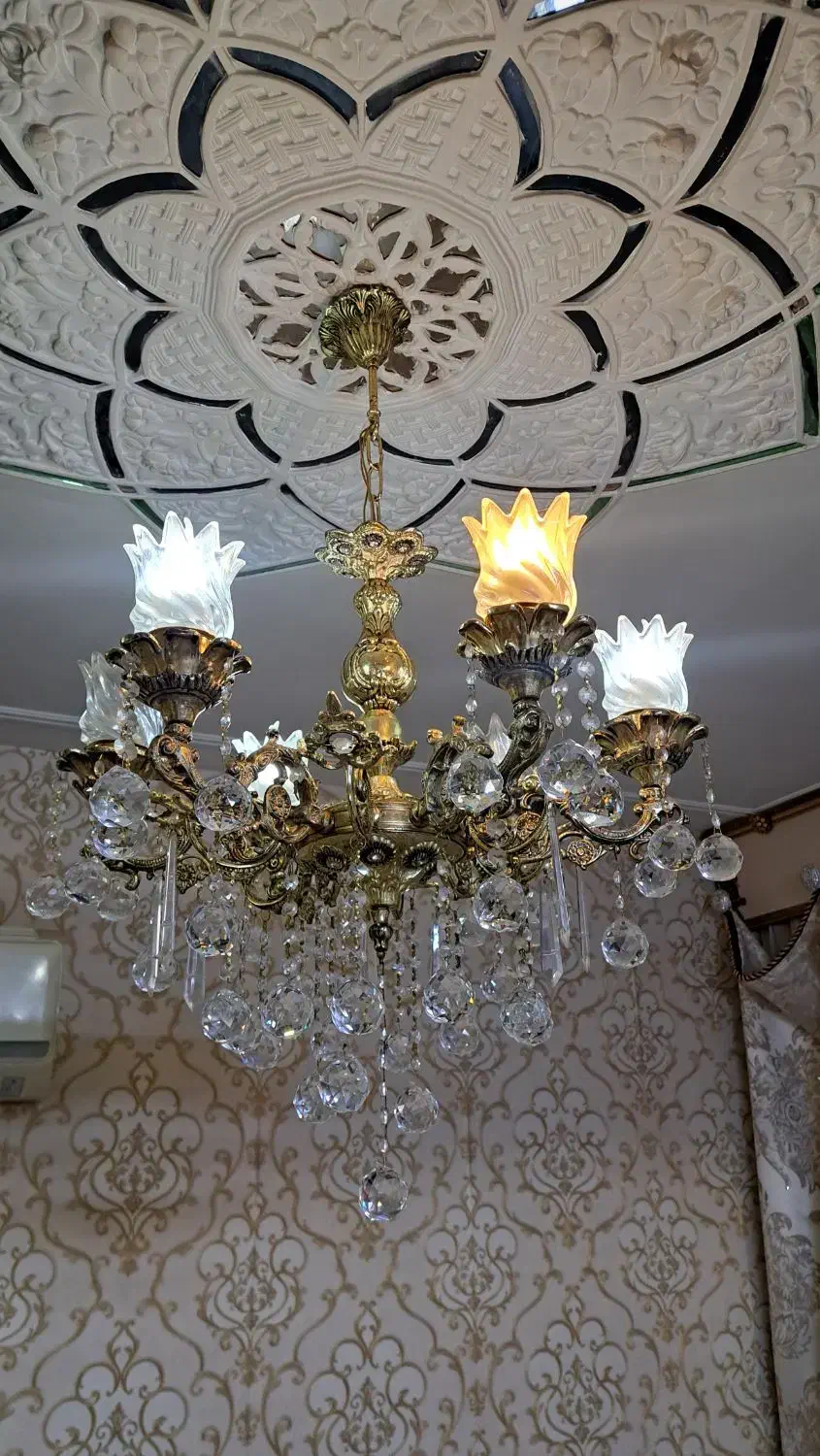 لوستر|لوستر و چراغ آویز|قم, چهل درخت‎|دیوار