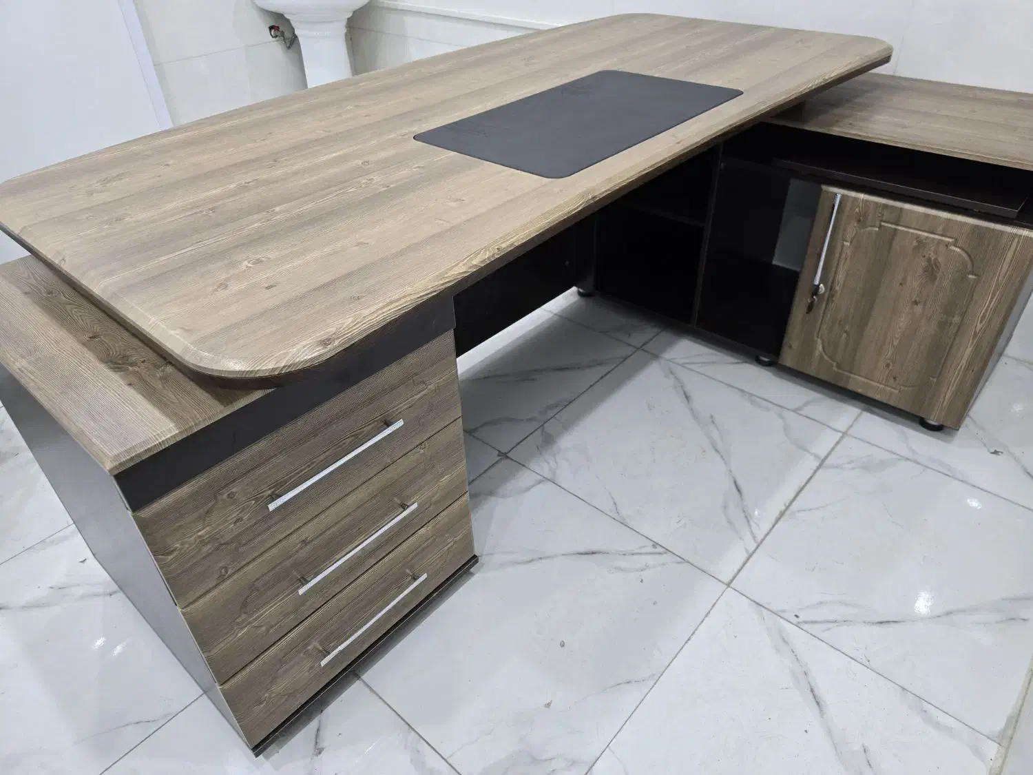 میز مدیریتی + صندلی + ترالی اتاق ویزیت (در حد نو)|مبلمان اداری|یزد, |دیوار