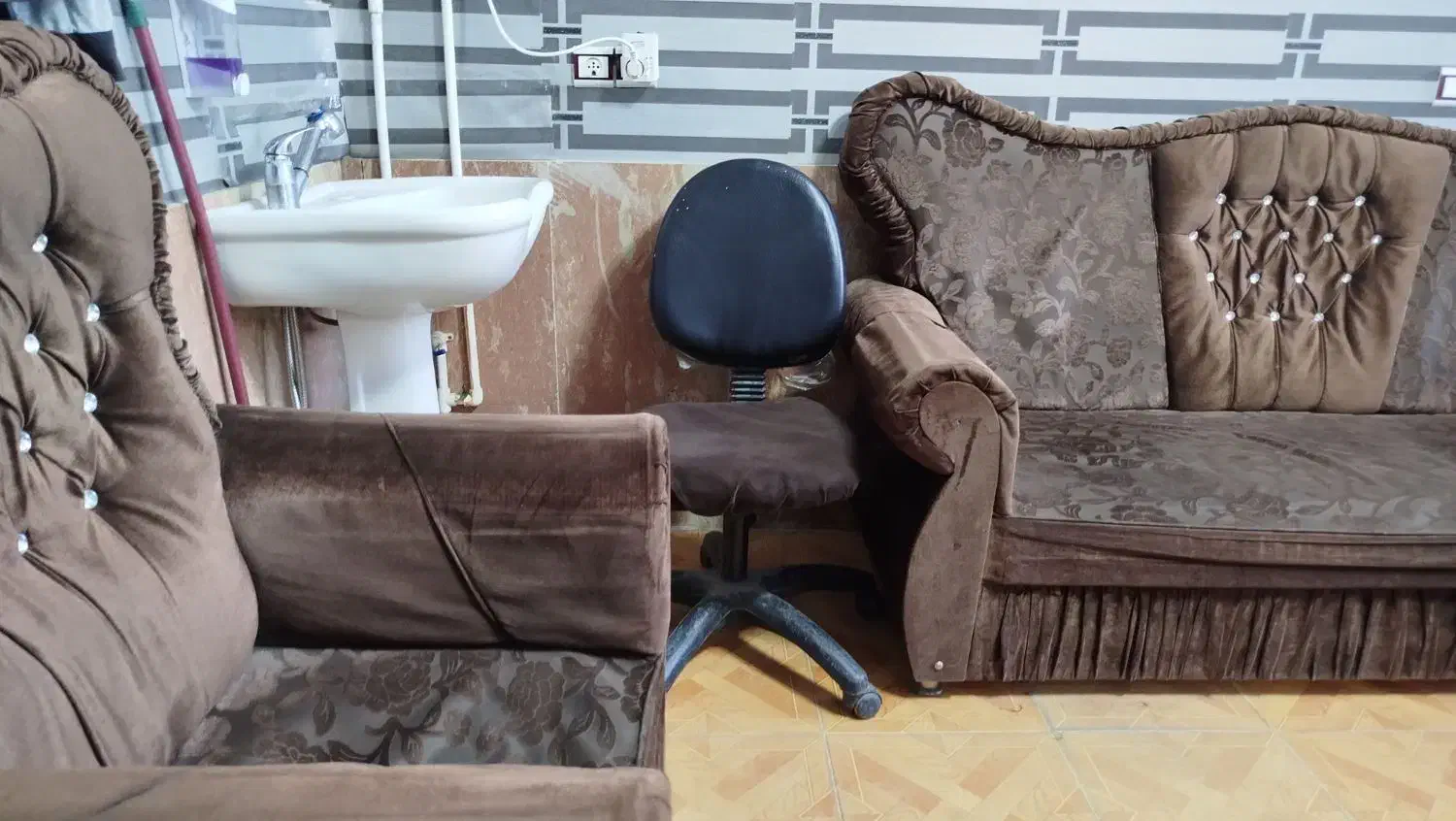 لوازم آرایشگاه|آرایشگاه و سالنهای زیبایی|هریس, |دیوار