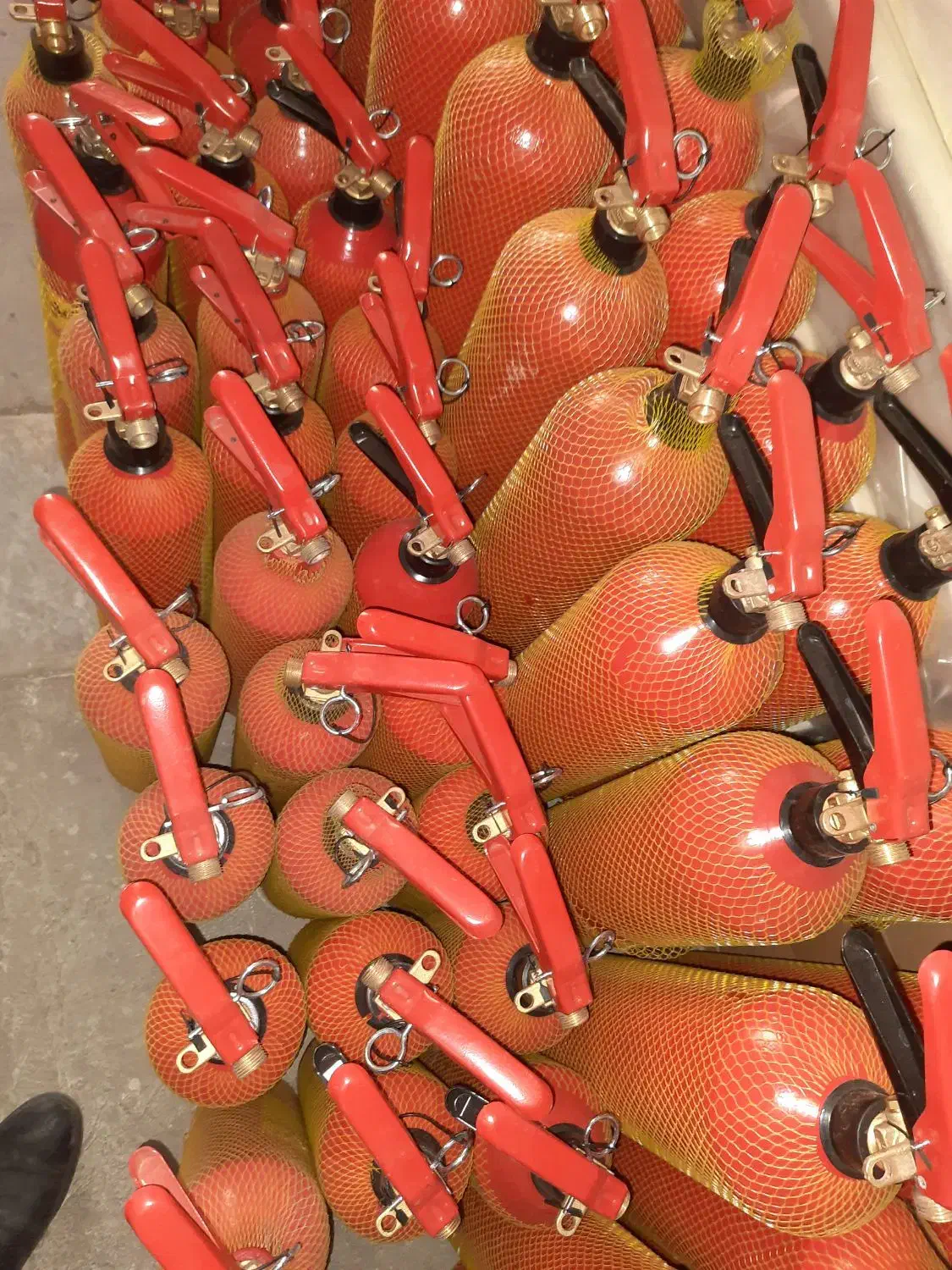 شارژ و فروش کپسول های آتش نشانی(پونک،شهرک غرب|خدمات پیشه و مهارت|تهران, پونک|دیوار