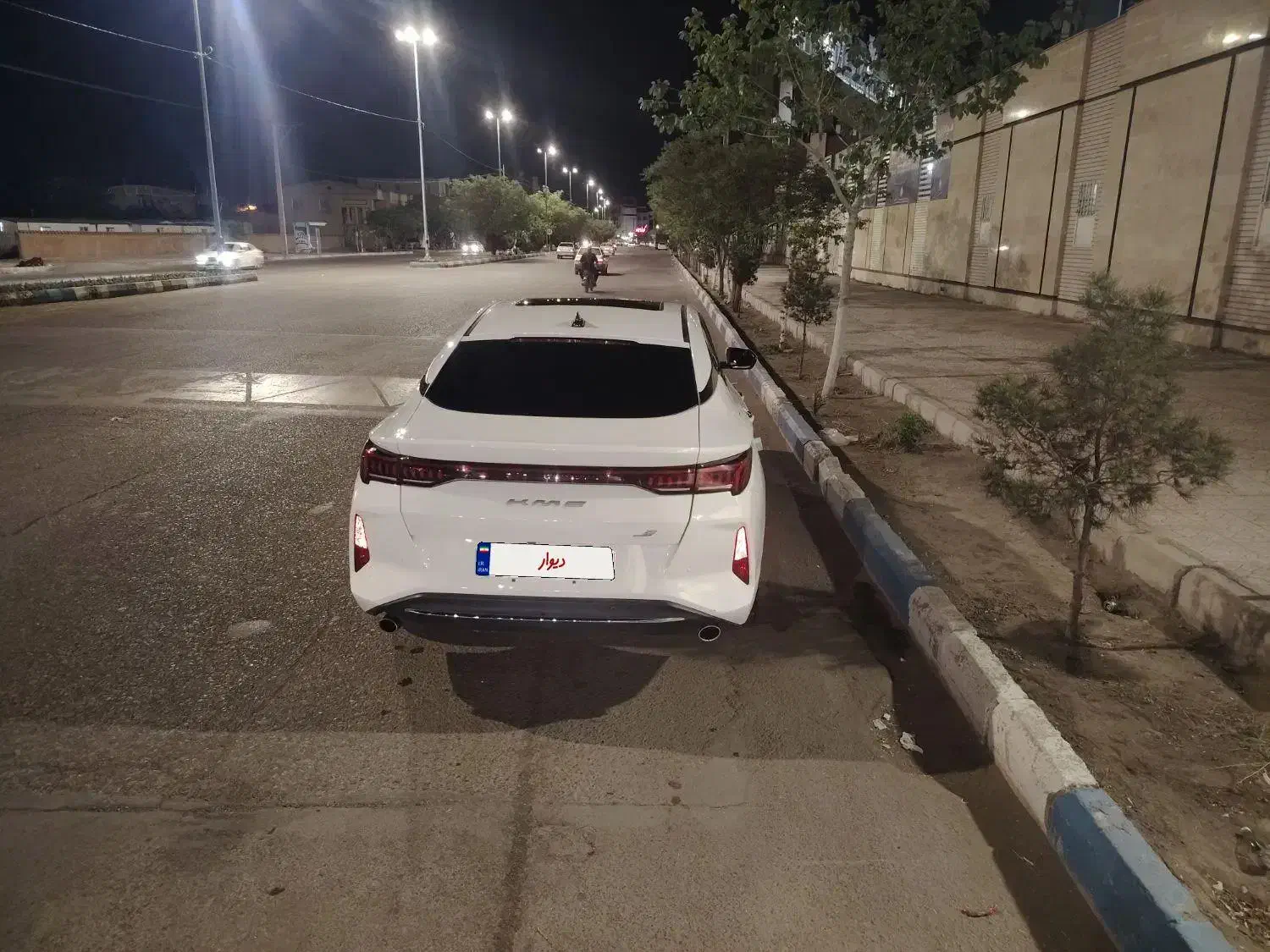 کی ام سی j7 مدل 1402 سفید|خودرو سواری و وانت|سیرجان, |دیوار