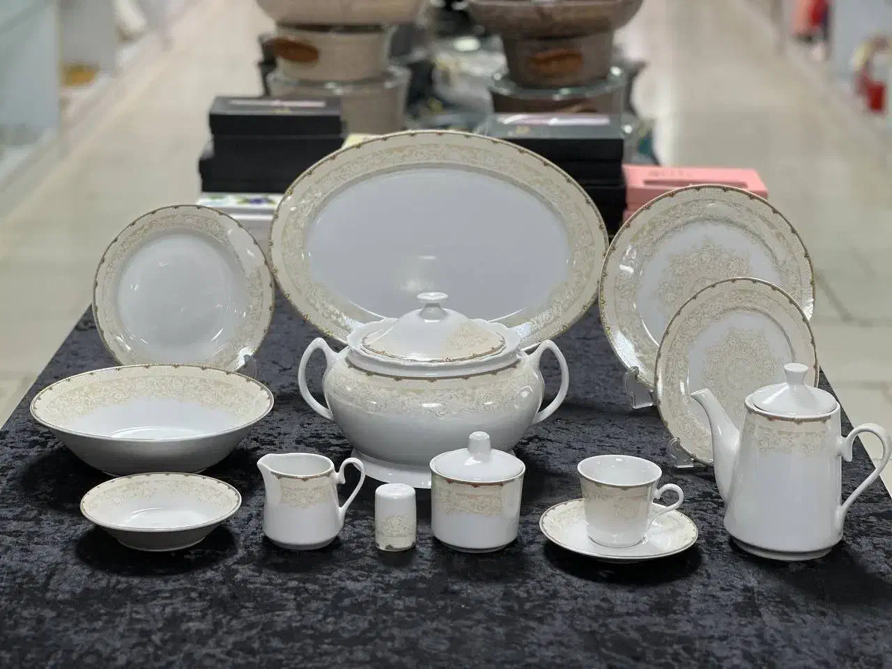 سرویس چینی پارس 24 نفره و 160 پارچه|ظروف سرو و پذیرایی|مریوان, |دیوار