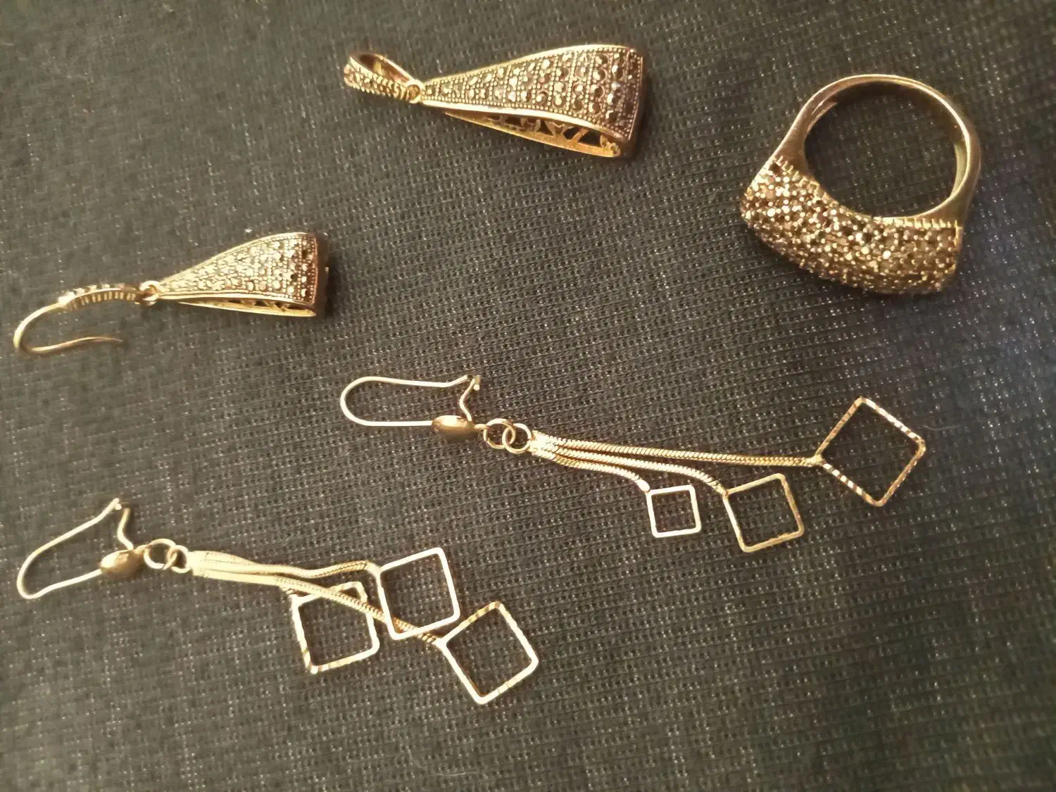 گوشواره و انگشتر زنانه شیک و زیبا|بدلیجات|اردبیل, |دیوار