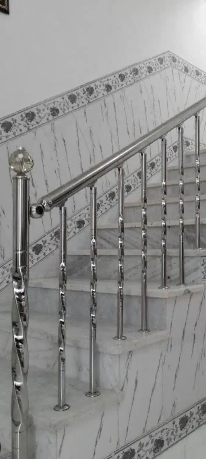 به یک استاد کار نرده استیل نیازمندیم|استخدام معماری، عمران و ساختمانی|بروجرد, |دیوار