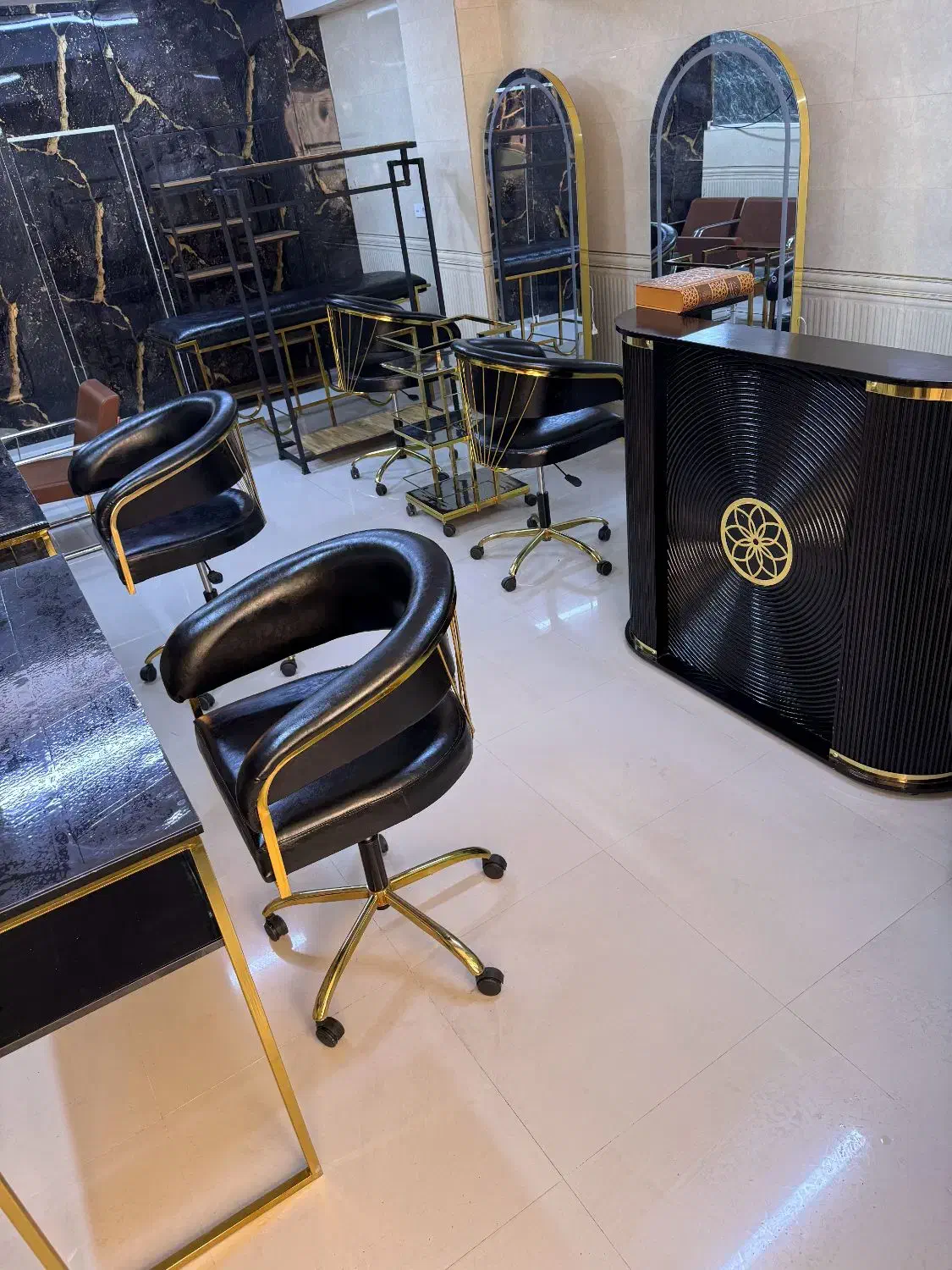 خدمات سالن زیبایی و افتتاحیه|خدمات آرایشگری و زیبایی|پرند, فاز ۵|دیوار