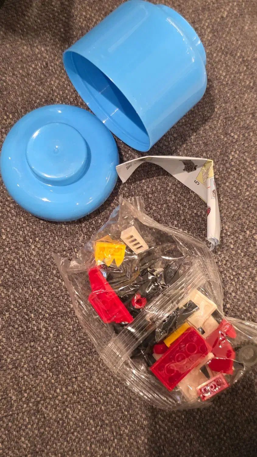 لگو شانسی|اسباببازی|اصفهان, باغ نگاره|دیوار