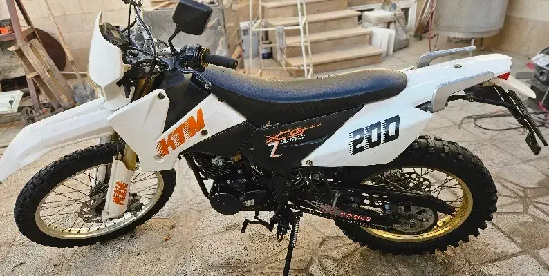 موتور تریل200فلاتKTM مدل1394سفید|موتورسیکلت|بروجن, |دیوار
