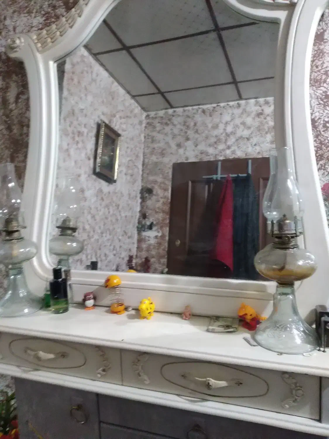 یک عدد آیینه با دو کشو|مبلمان خانگی و میز عسلی|تهران, مهرآباد|دیوار