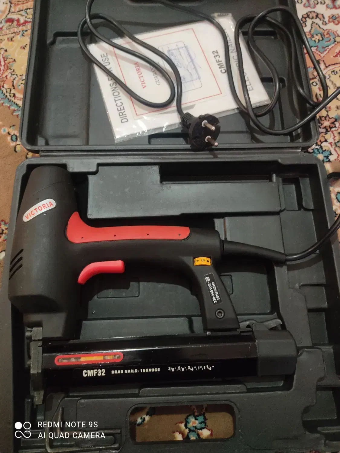 یک دستگاه میخ کوب برقی|ابزارآلات|آبسرد, |دیوار