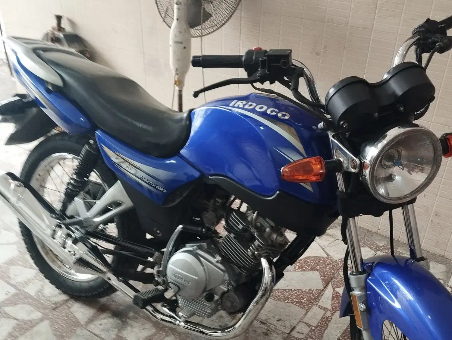 موتورV6|موتورسیکلت|صومعهسرا, |دیوار