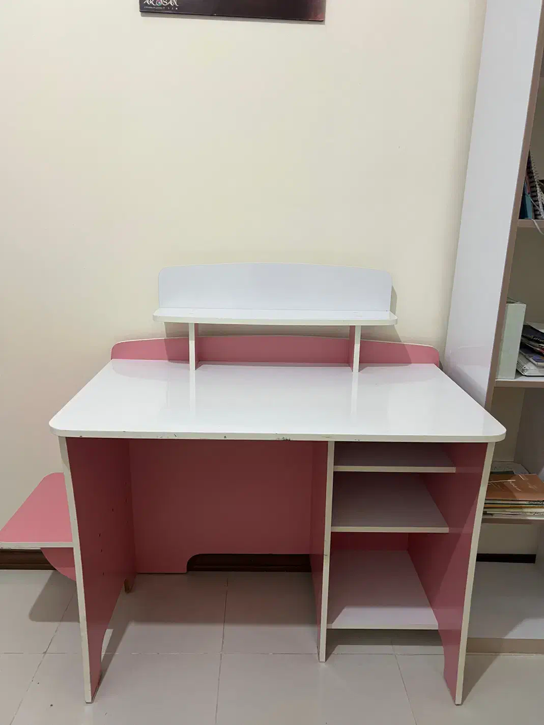 کتابخانه ومیز تحریر|کتابخانه، شلف، قفسه‌های دیواری|جلفا, |دیوار