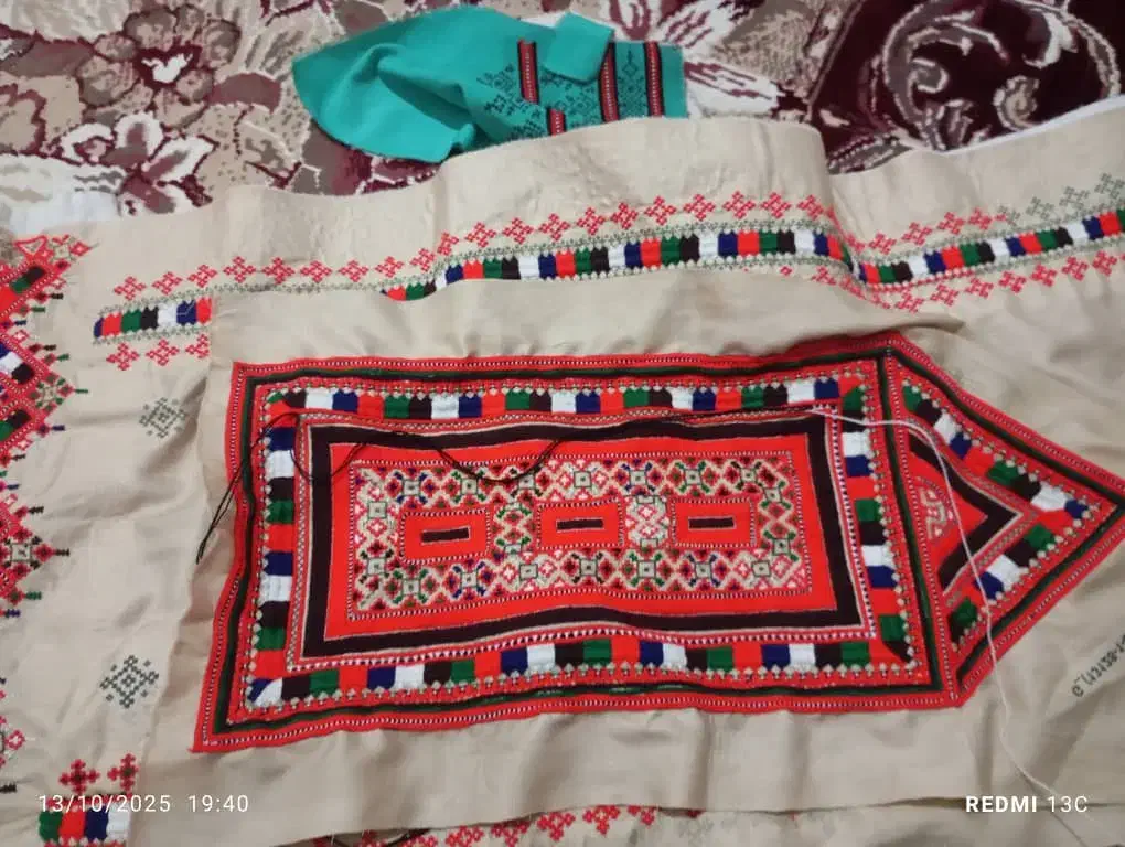 دوچگرم|لباس|سیب و سوران, |دیوار