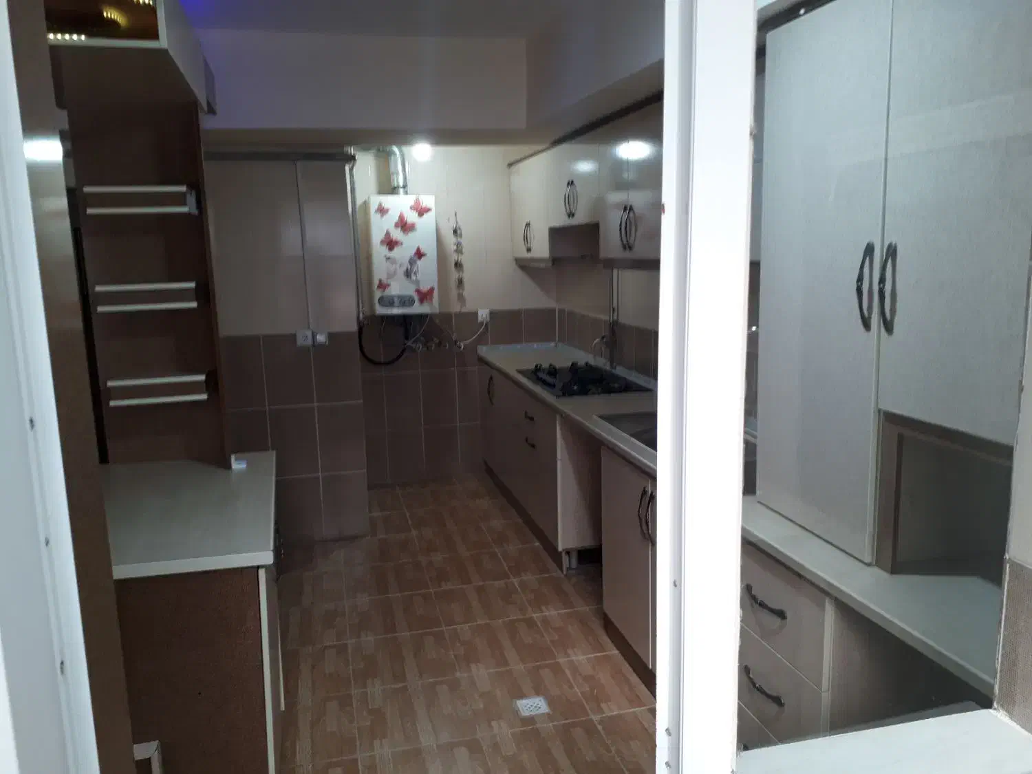 فروش آپارتمانی فلکه گاز طبقه اول..همراه با پارکینگ|فروش آپارتمان|بانه, |دیوار