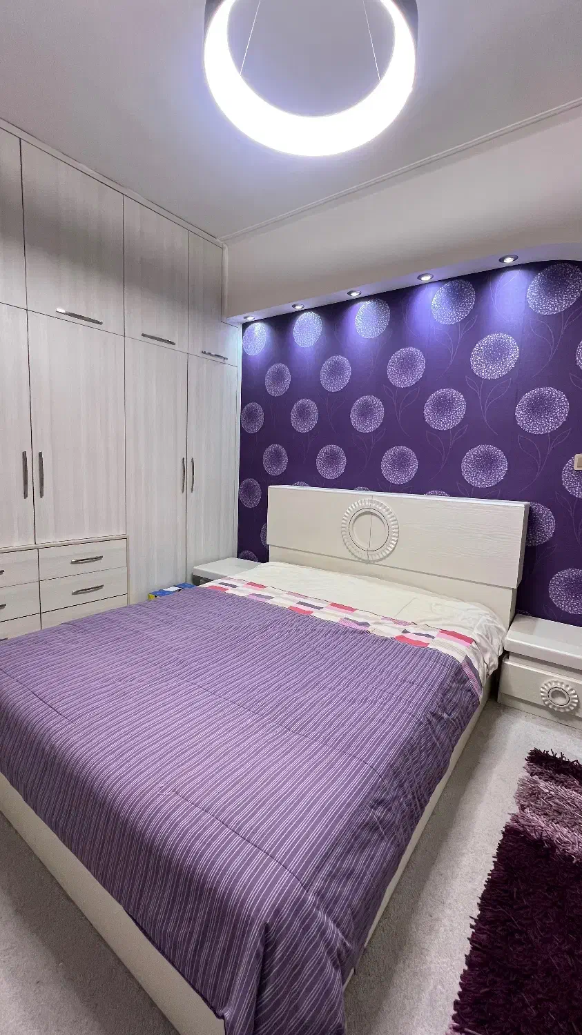 تخت۲نفره،میز آینه،۲تا پاتختی تشک۲نفره، فرش و پرده|تخت و سرویس خواب|لاهیجان, کوی آزادگان|دیوار