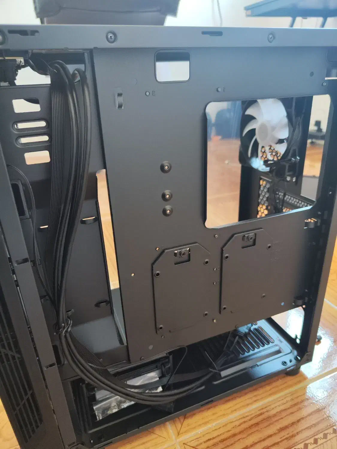 کیس Msi Mag Vampiric 010|قطعات و لوازم جانبی رایانه|قائم‌شهر, |دیوار