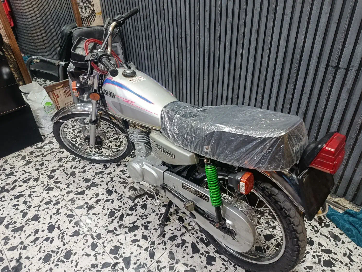 موتور|موتورسیکلت|پلدختر, |دیوار