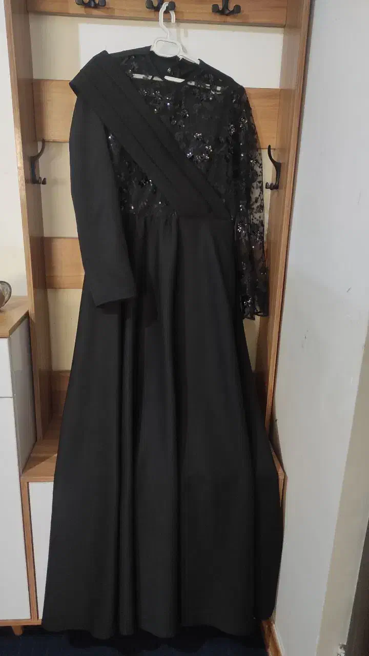 لباس مجلسی|لباس|نیمروز, |دیوار