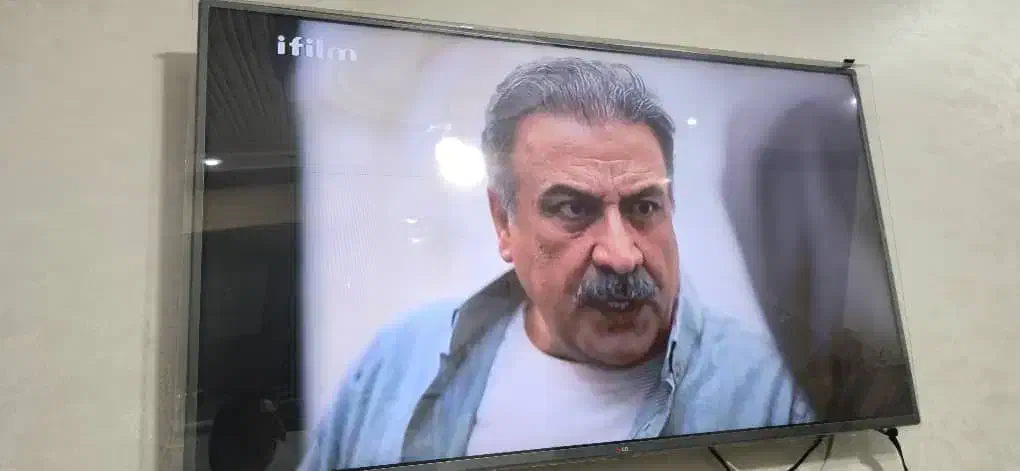 تلویزیون60اینچ ال جی ساده|تلویزیون و پروژکتور|زرند, |دیوار