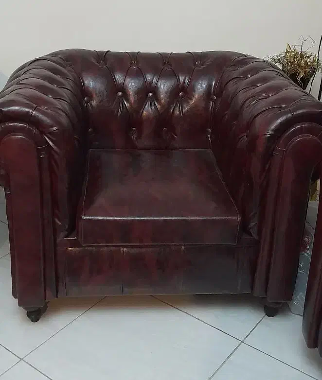 مبل چستر چرمی / در حد نو / ۴ نفره|مبلمان خانگی و میز عسلی|تهران, سلسبیل شمالی|دیوار