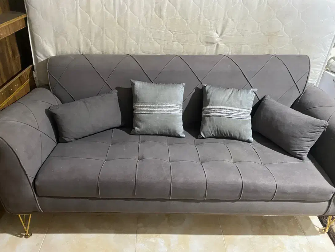 کاناپه ۳نفره شیک مبل ۳نفره پایه طلایی مبل راحتی|مبلمان خانگی و میز عسلی|کرج, ساماندهی|دیوار