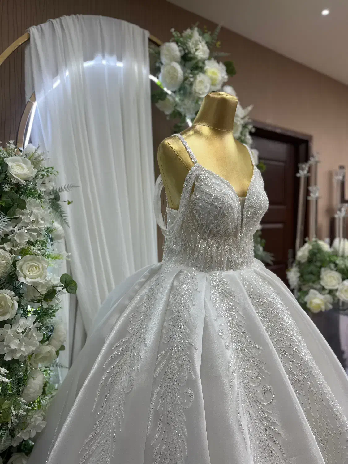 واگذاری مزون لباس عروس با شرایط اقساطی|لباس|تبریز, |دیوار