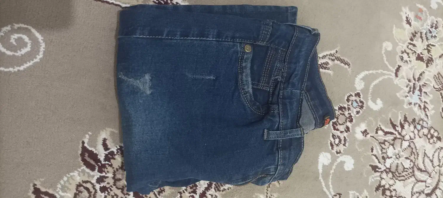 شلوار لی|لباس|نیشابور, تختی|دیوار